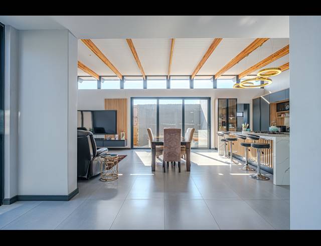 4 BEDROOM FREEHOLD FOR SALE IN SEATON ESTATE